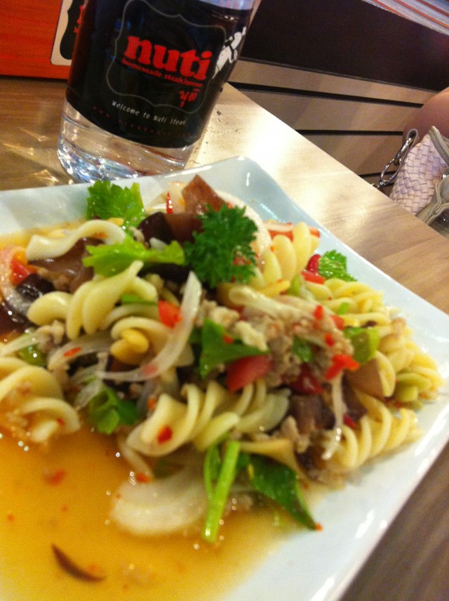 ยำพาสต้า