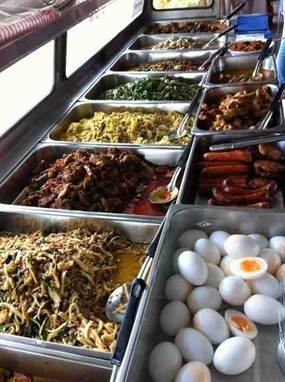 ข้าวแกงร้อยหม้อ