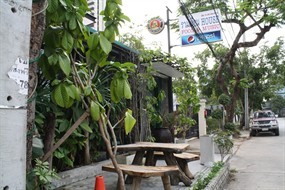 รวมเพื่อน House