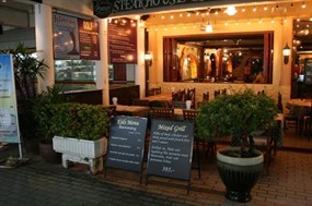 Harry's Steakhouse & Pub