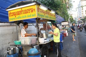 ข้าวหมูแดงกำแพงรามฯ