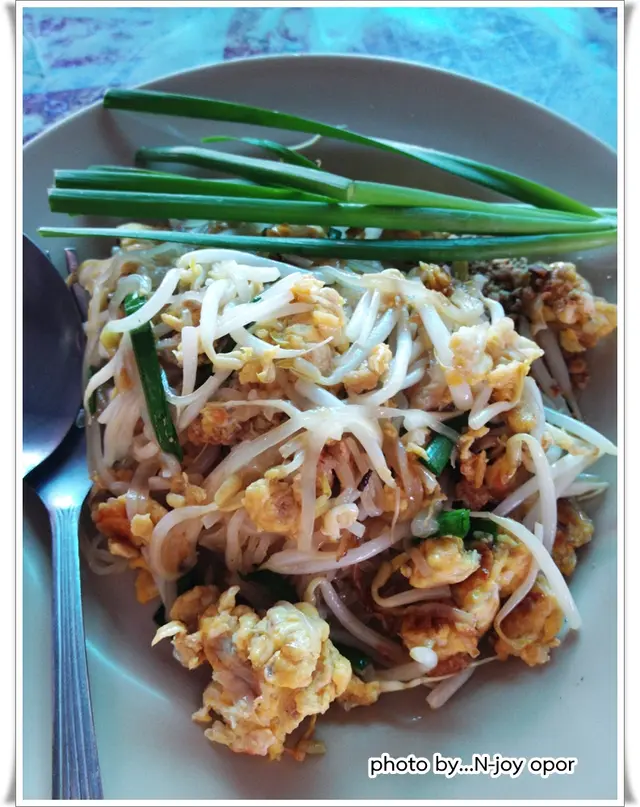 ผัดไทไข่ปู