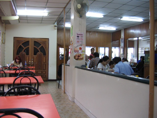 แบ่งเป็น 2 ส่วน โอเพ่นแอร์ กับ แอร์ค่ะ