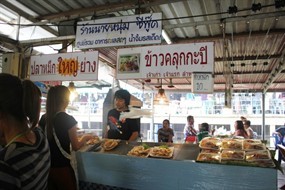 นายหนุ่ม ซีฟู้ด