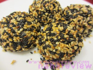 บัวลอยคลุกงา