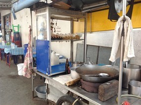 ราดหน้ายอดผักเอ็มไพร์