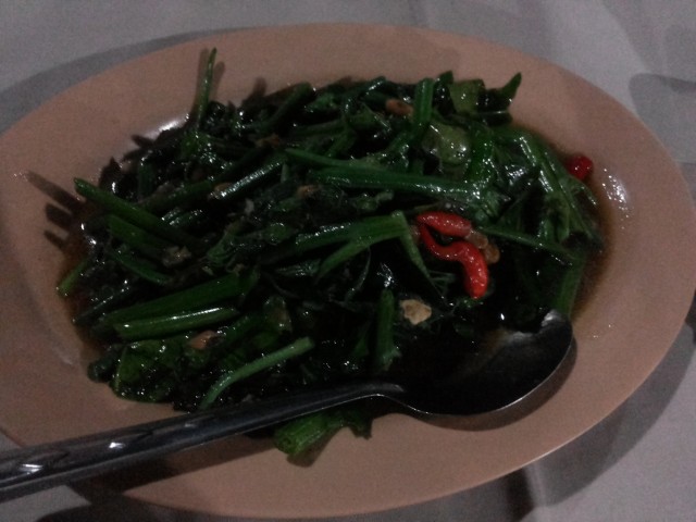 ผัดเหมียง+ยอดฟักแม้วผัดไฟแดง