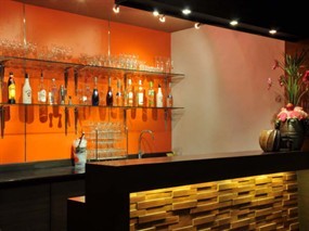 Makham Pub & Restaurant