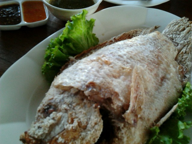 ปลาทับทิมย่างเกลือ 190 บาท