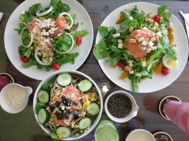 สลัดแซลม่อนพาสต้าโฮลวีท