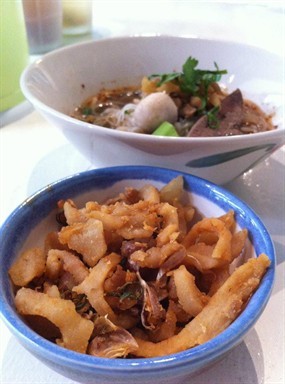เตี๋ยวเรือ ท่าฉลอง