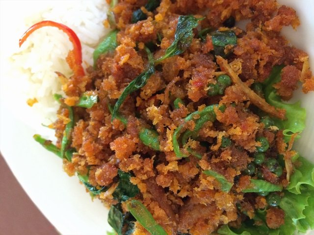 ข้าวผัดปลาดุกผัดพริกขิง