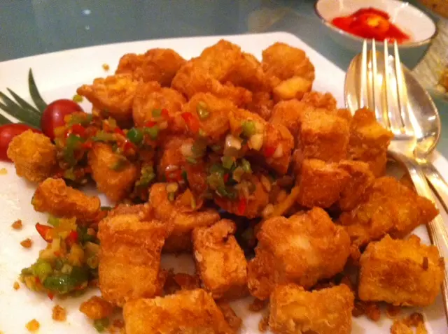 ชอบมากค่ะ เต้าหู้ข้างนอกทอดกรอบข้างในนุ่มและมีความร้อนได้รสชาติเค็มๆเผ็ดนิดๆ