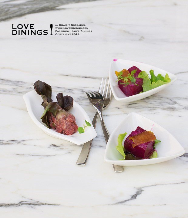 ปลาทูน่าทำมาเป็นก้อนพอดีคำ รสชาติออกเค็มนิดๆ