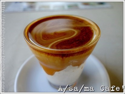 กาแฟแบบเย็น เป็น shor epesso ในครีมข้นเย็นๆ รสกาแฟเข้มๆ ตัดกับความนุ่มของครีม