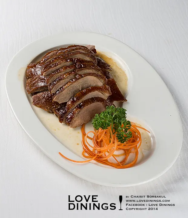 เป็ดย่างเสิร์ฟพร้อมซอสบ๊วย