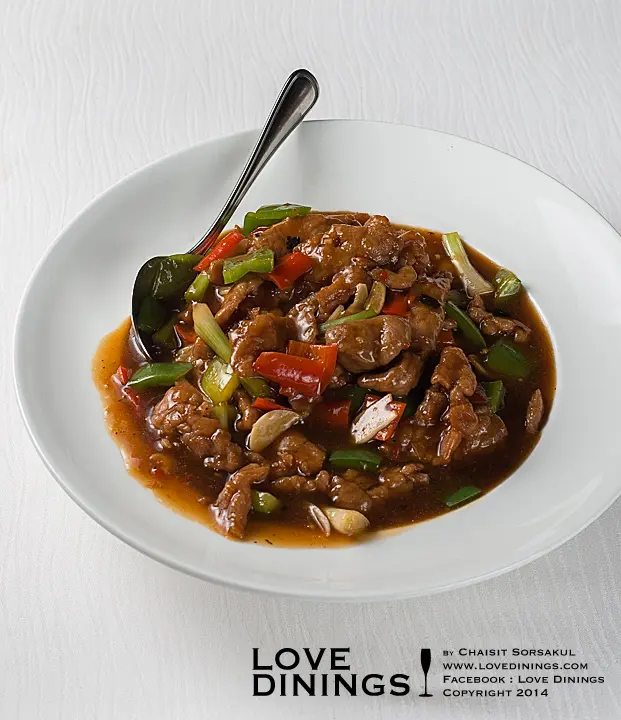 เส้นใหญ่ราดหน้าเนื้อเต้าซี่