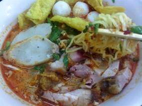 ศรีทัยก๋วยเตี๋ยวหมูกรอบต้มยำ