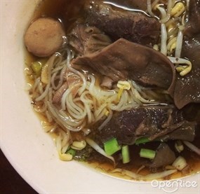 ก๋วยเตี๋ยวเนื้อตุ๋น หมูตุ๋น