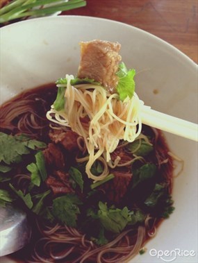 หลังบ้าน ข้าวซอยเชียงใหม่