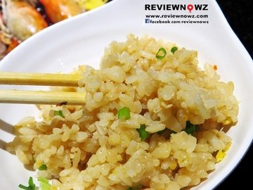 ข้าวผัดกระเทียม ข้าวดีผัดมาดีไม่มัน กลิ่นอ่อนๆปรุงรสอ่อนไป ไม่ค่อยโดน