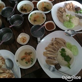 ข้าวมันไก่ไหหลำ โกยี