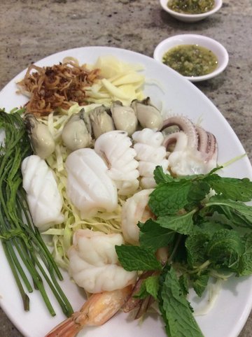 ยำสามแซ่บ