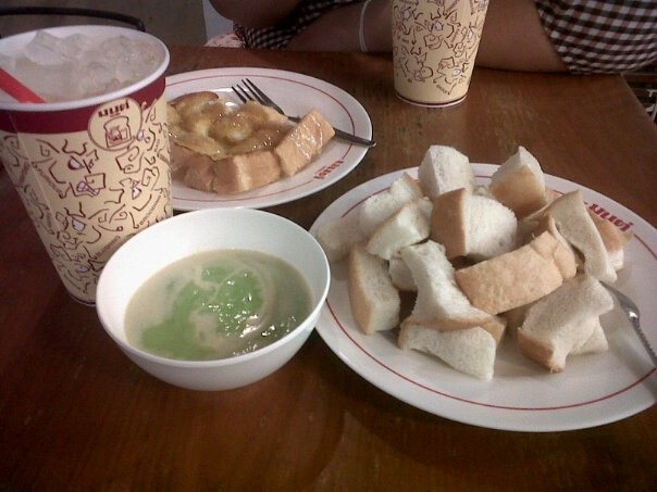 ขนมปัง นมสด