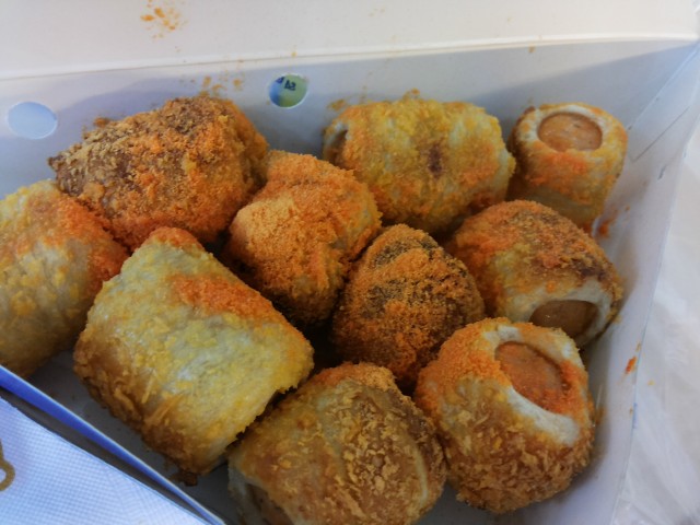 Cheesy Chicken Pretzel Bites