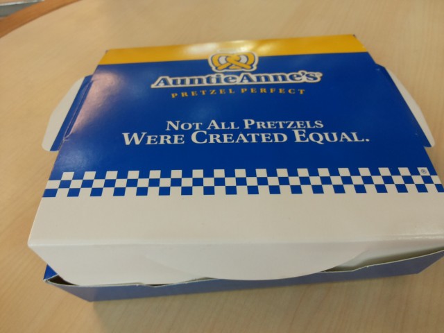 กล่องของ Raisin Pretzel