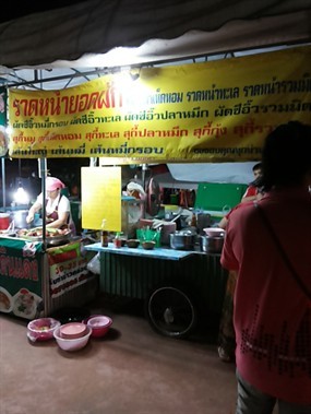 ราดหน้ายอดผัก
