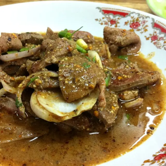 ตับหวานมาก่อนจานแรกค่ะ จานใหญ่มาก รสจัด