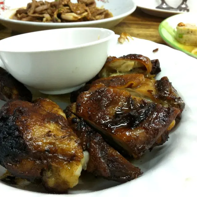 ไก่ย่างน้ำผึ้งค่ะ มาร้อนๆ หอมๆ