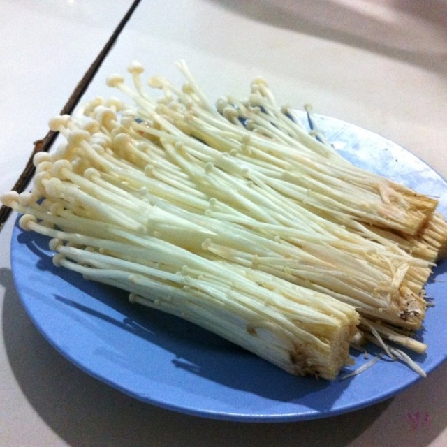 เห็ดเข็มทองค่ะ