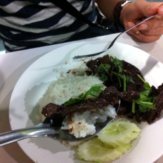 ตับผัดกระเทียมร้อนๆอร่อย