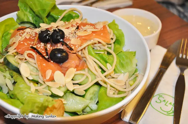 สลัดแซลมอลพาสต้าโฮสวีท 135.-