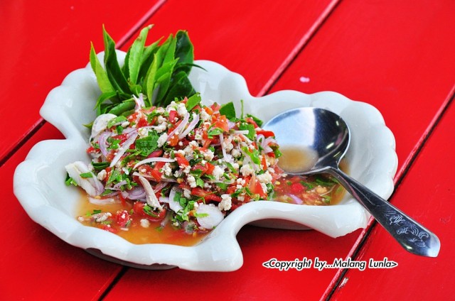 ยำใบชา 130.-