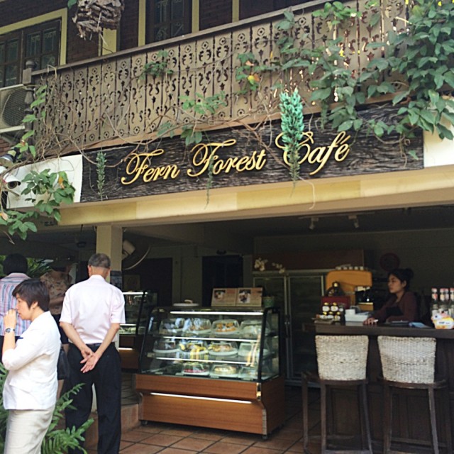 สามารถเลือกเค้กได้จากในตู้เลยค่ะ