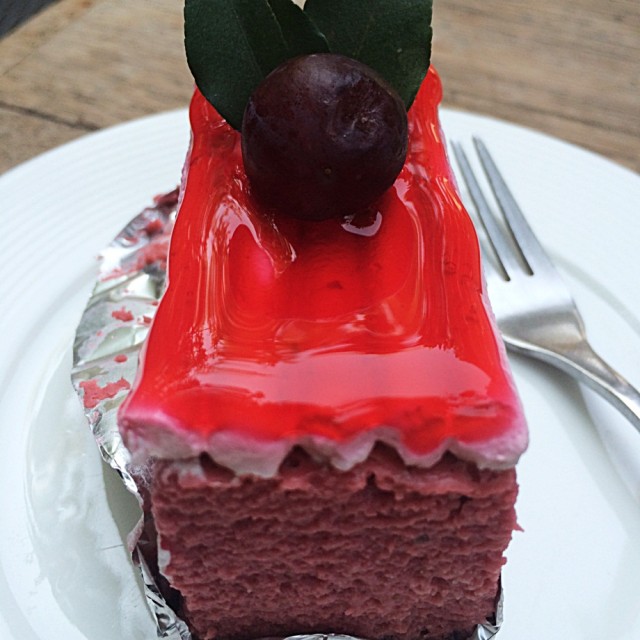 เนื้อชีสแน่นมากๆ รสชาติเปรี้ยวๆอมหวาน