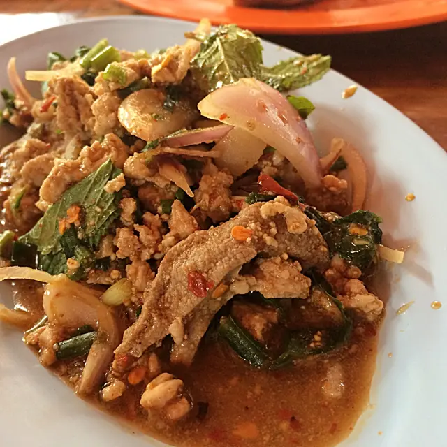 ลาบอีสาน อันนี้ก็รสชาติเข้มข้นเลยค่ะ