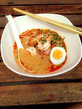 ลุงนิวก๋วยเตี๋ยวต้มยำไข่แซบ