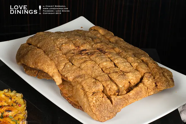 หมูกรอบ