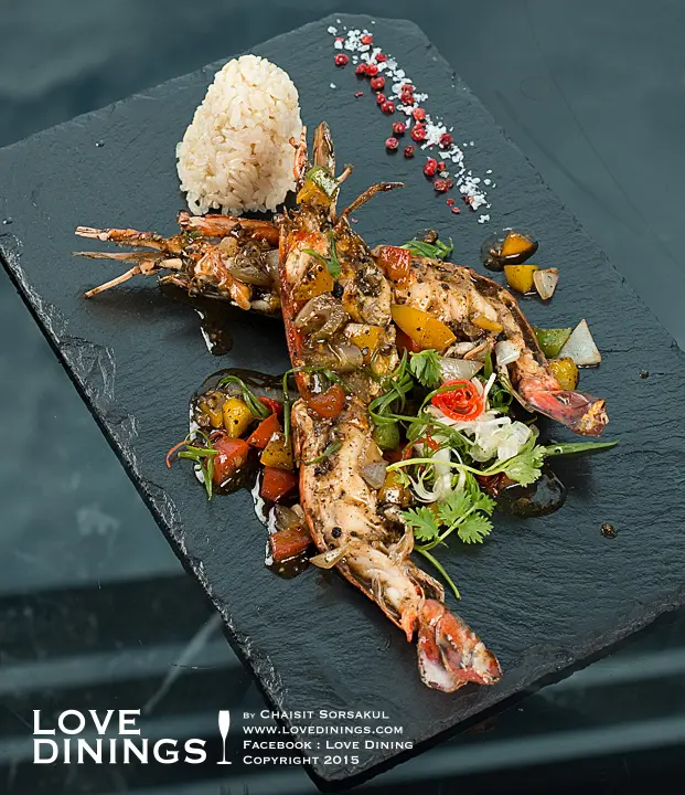 กุ้งแม่น้ำผัดพริกไทยดำ