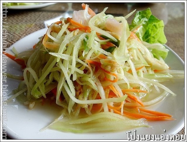 ส้มตำรสเผ็ดน้อยๆ เปรี้ยวๆ หวานๆ เส้นก็กรอบๆ เย็นๆ ทานแล้วรู้สึกสดชื่น