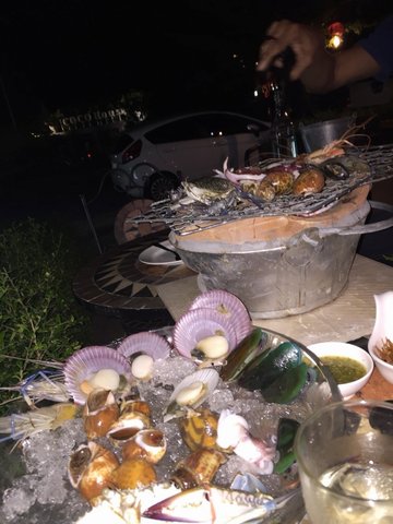 นั่งชิลๆปิ้งย่างด้านนอก