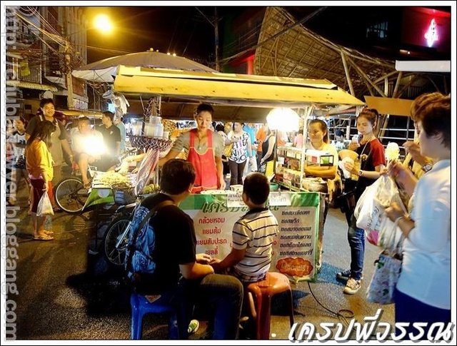 เครปพี่วรรณ ถนนคนเดินวัวลาย เชียงใหม่