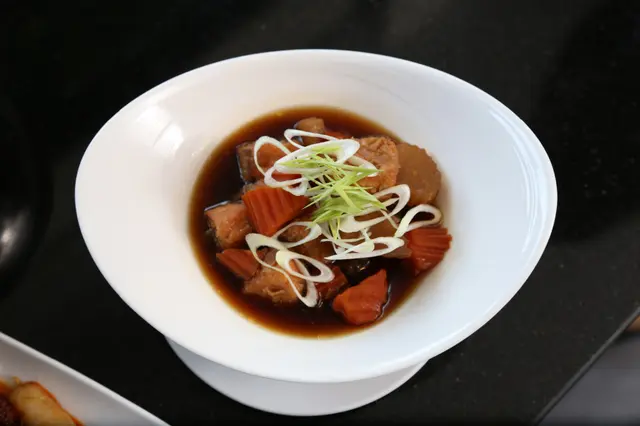 ปลาแซลมอนต้มซีอิ้ว