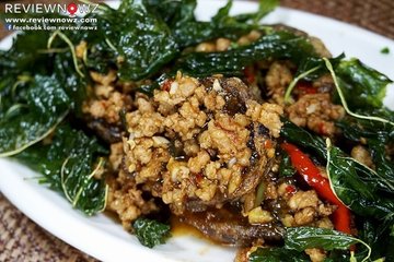 ไข่เยี่ยวม้ากระเพรากรอบ