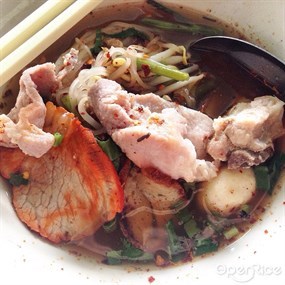 ก๋วยเตี๋ยวเจ้ษาชักธง