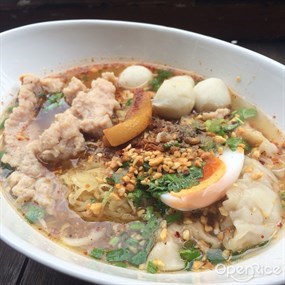 ก๋วยเตี๋ยวต้มยำหมูเด้ง